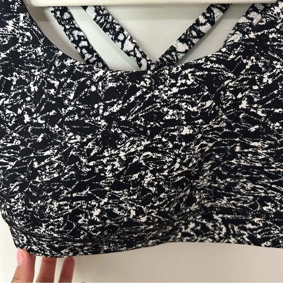Lululemon Energy Sports Bra Luxtreme Ice Breaker White Black Size 6 - Picture 2 of 5